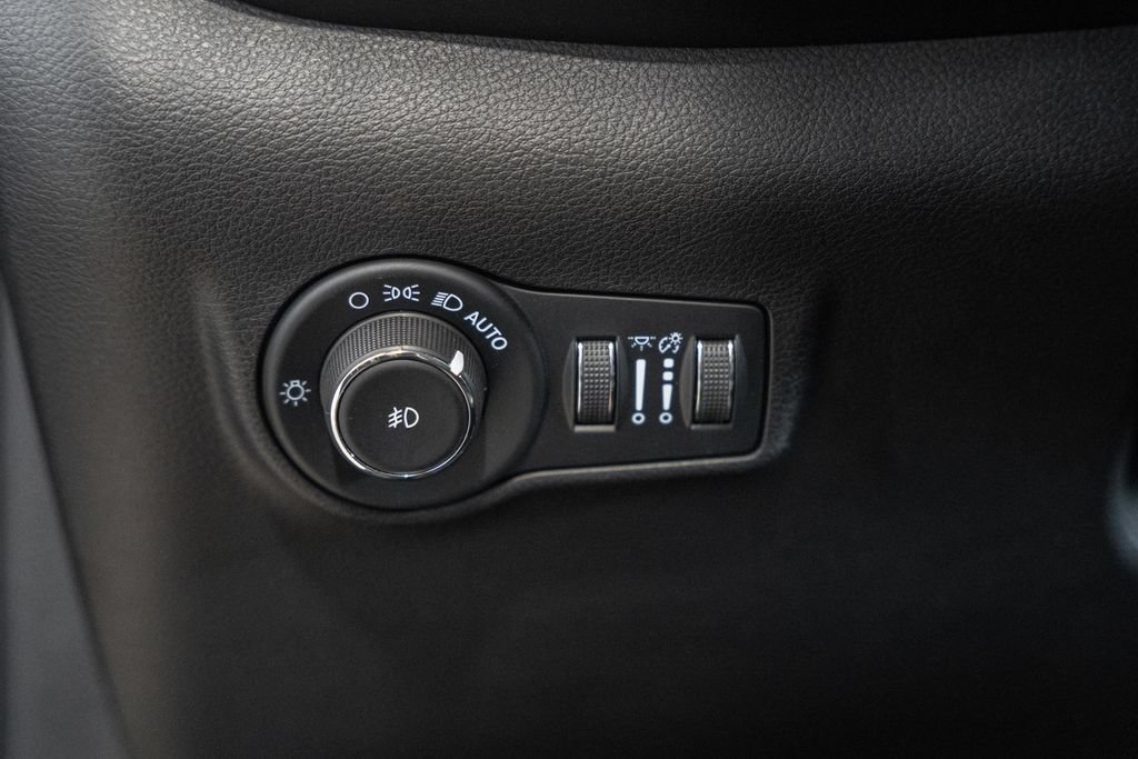 Certified 2022 Jeep Compass Latitude AWD/4WD image 40