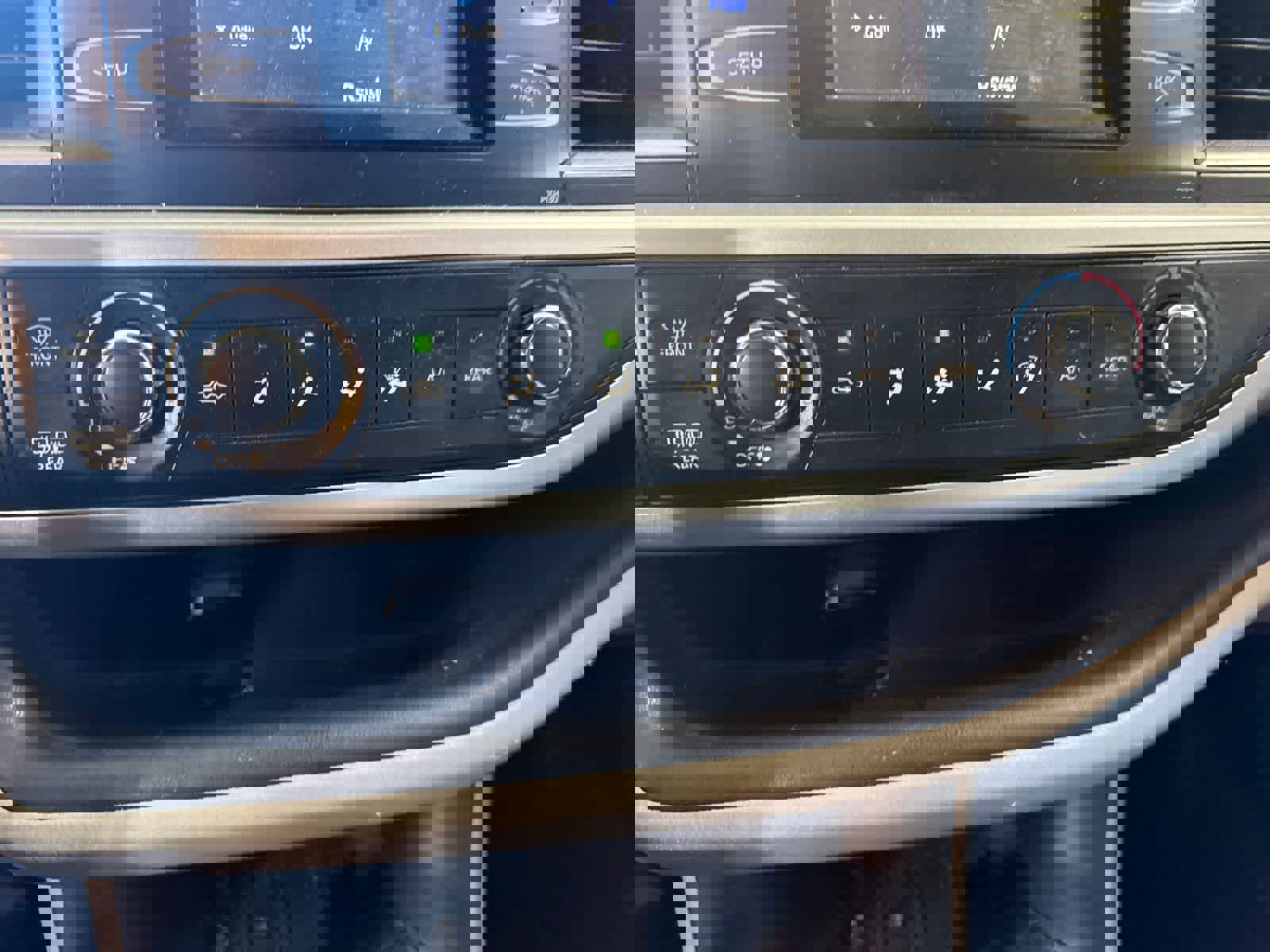 Used 2014 Toyota Highlander LE image 29