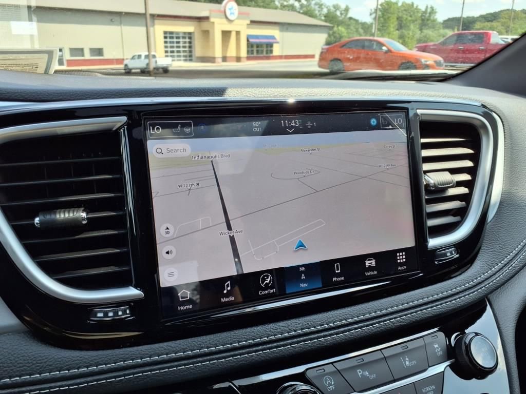 New 2026 Chrysler Pacifica Limited image 25