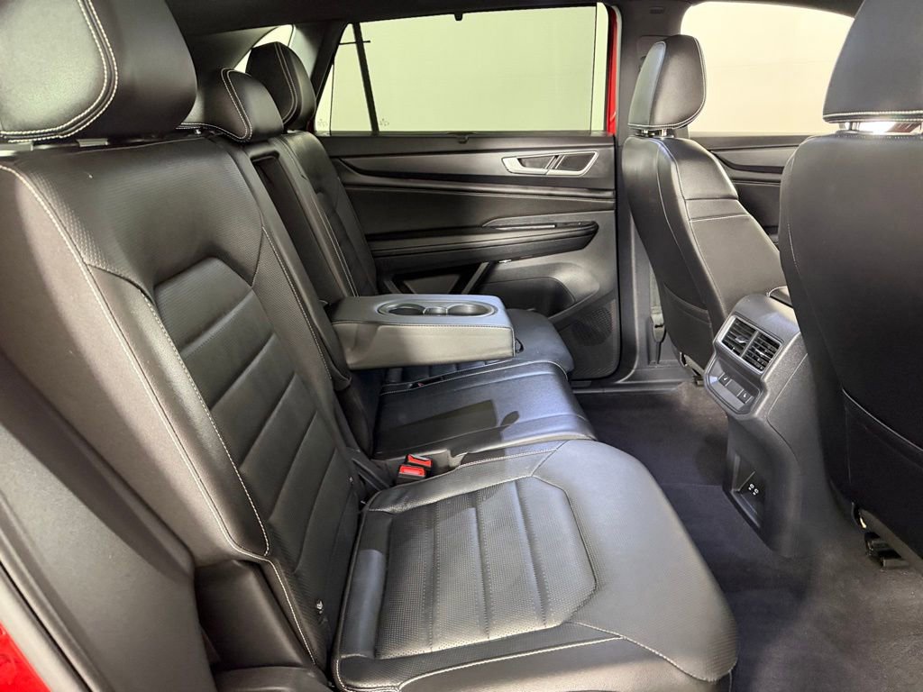 Used 2024 Volkswagen Atlas Cross Sport SEL R-Line image 31