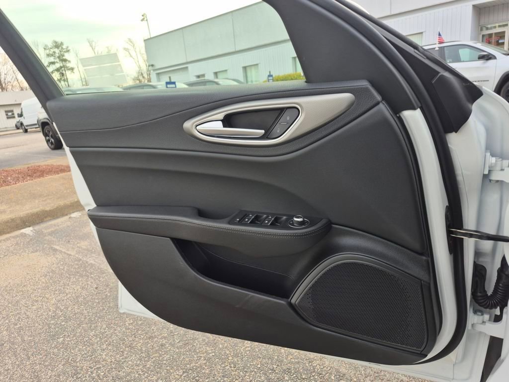 New 2025 Alfa Romeo Giulia w/ Driving Assist Package image 15