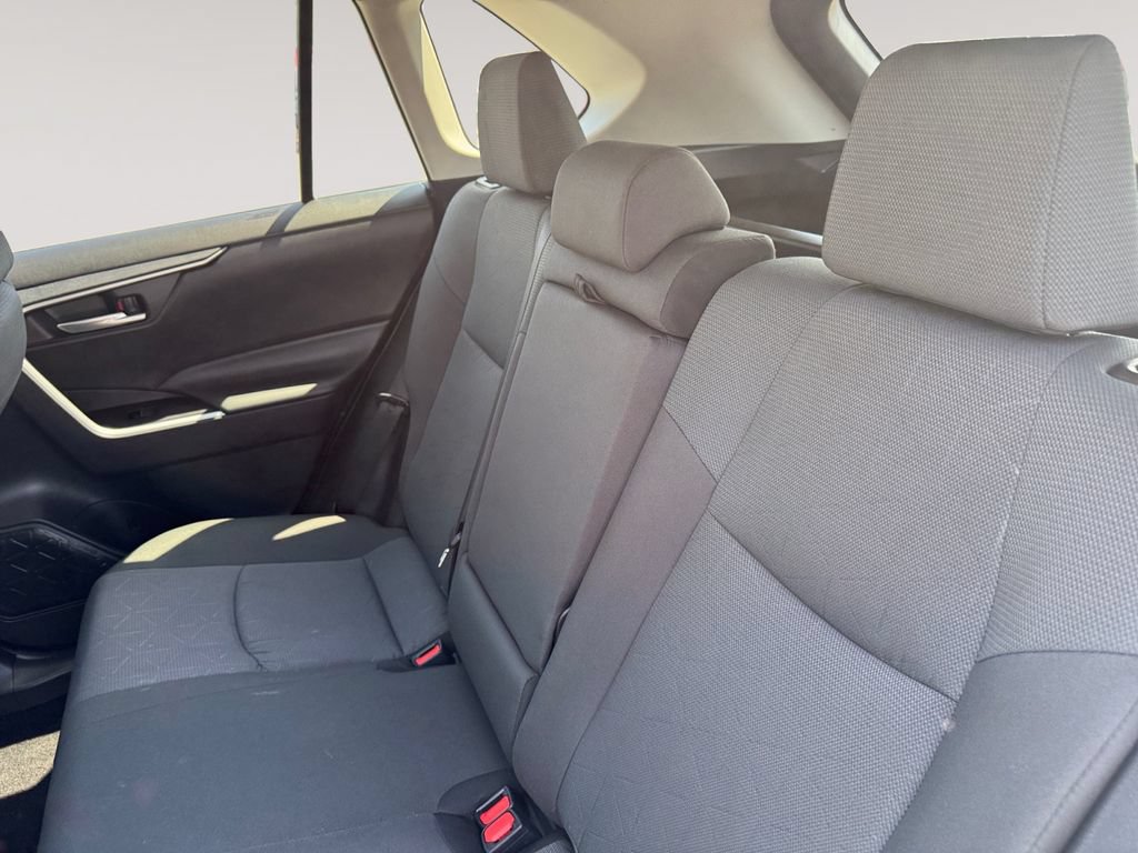 Used 2025 Toyota RAV4 XLE AWD/4WD image 13