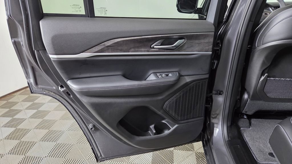 New 2025 Jeep Grand Cherokee Limited w/ Black Appearance Package image 31