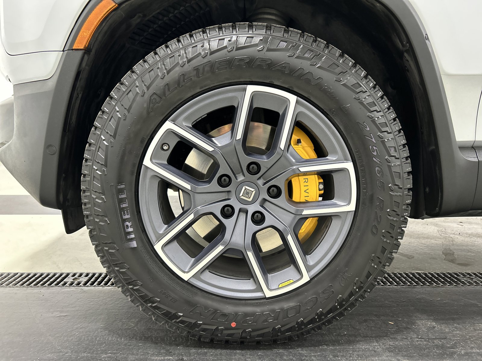Used 2022 Rivian R1T Adventure image 9