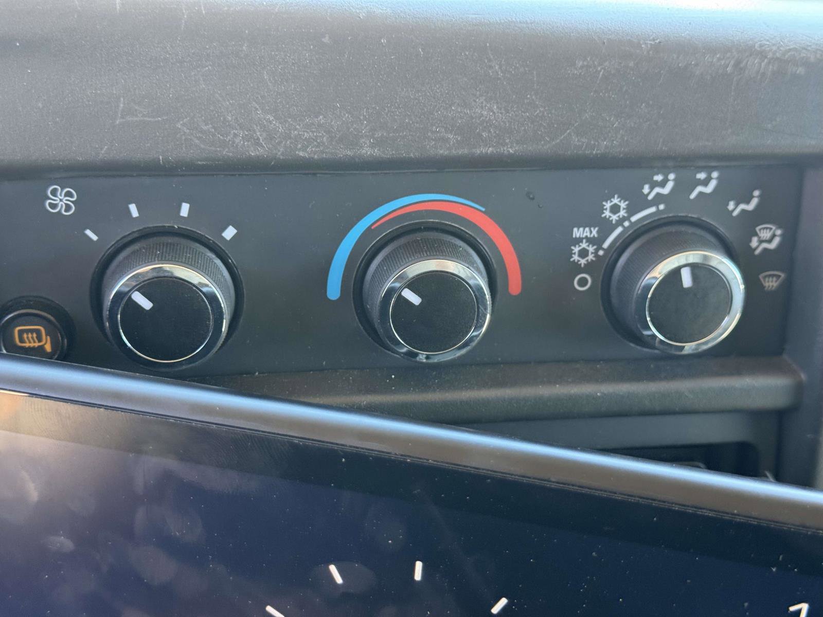 Used 2017 Chevrolet Express 2500 RWD image 26