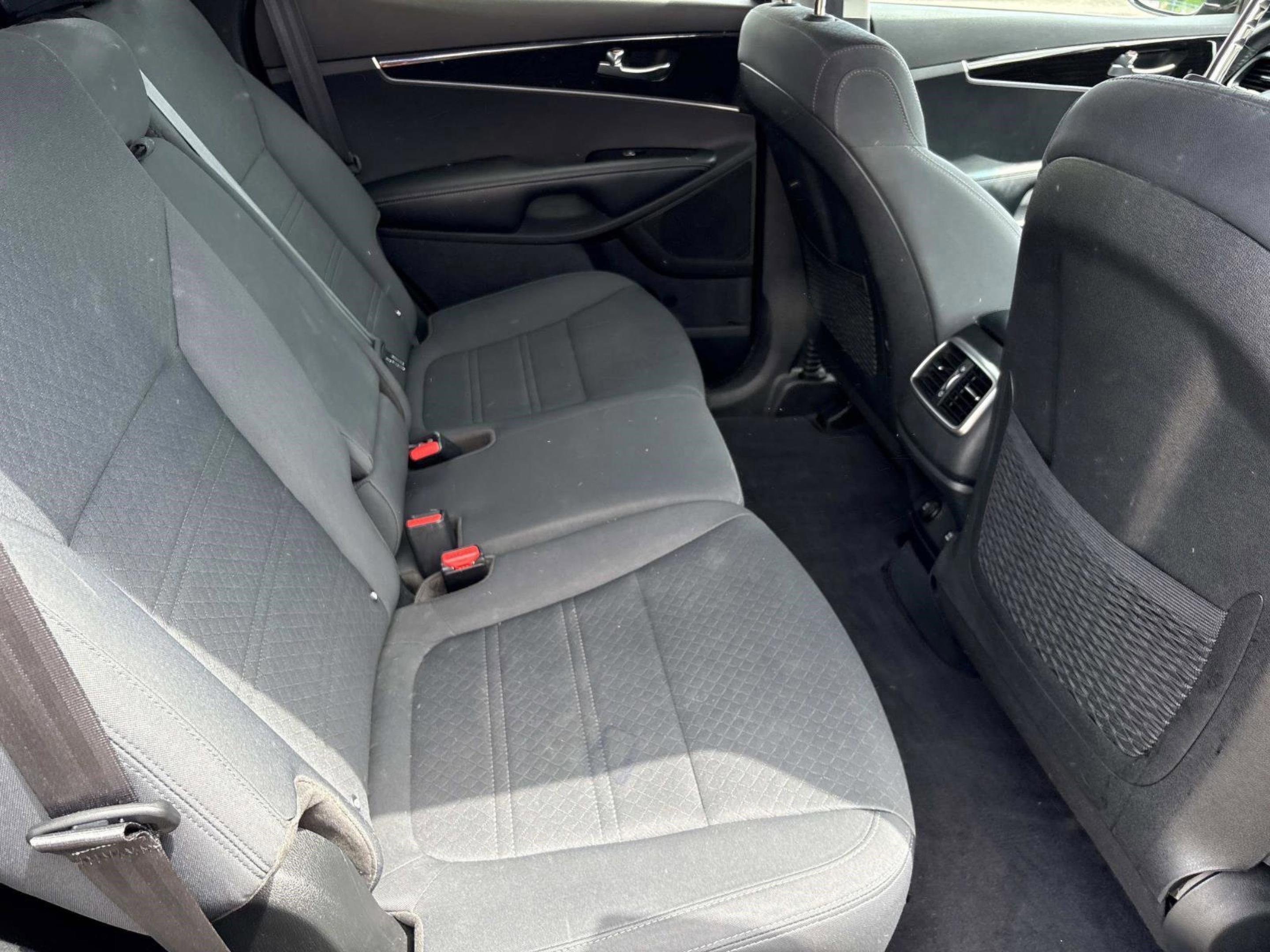 Used 2020 Kia Sorento LX w/ LX I4 Convenience Package image 17