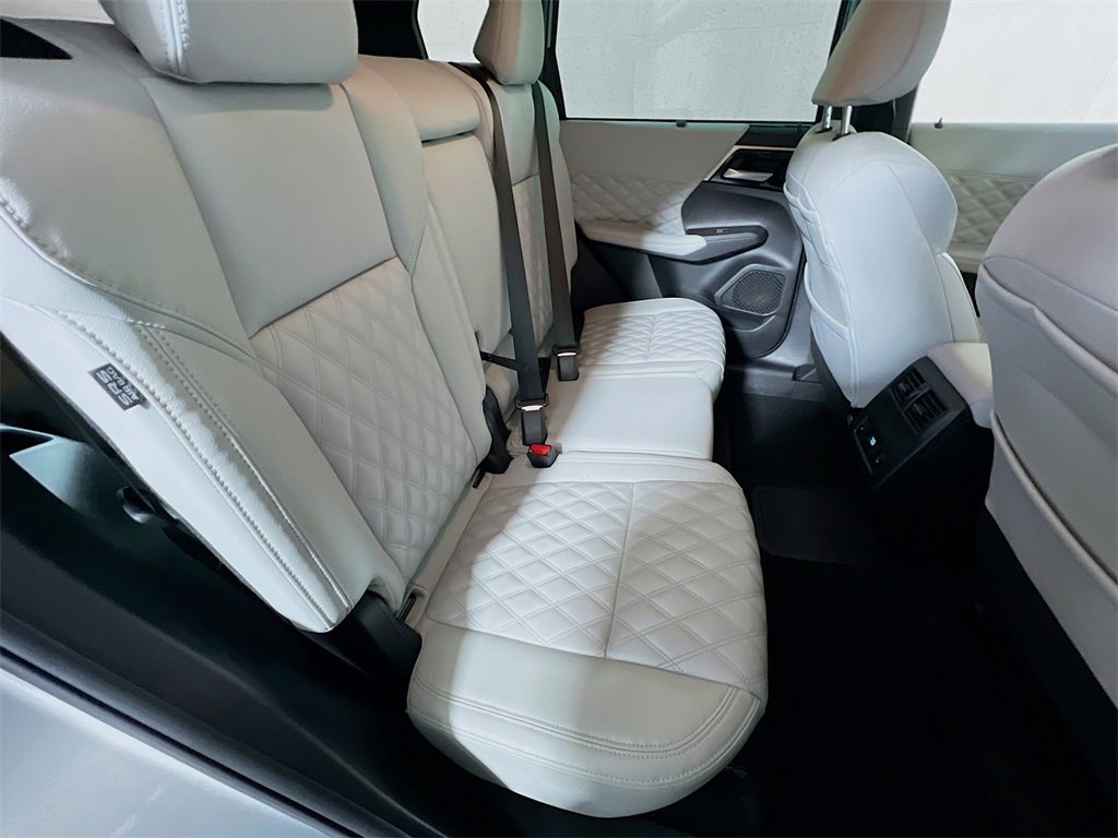 Used 2023 Mitsubishi Outlander SEL image 25