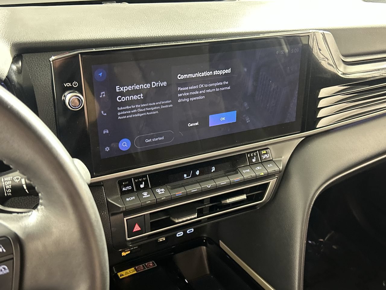 Used 2025 Toyota Camry XSE FWD image 17