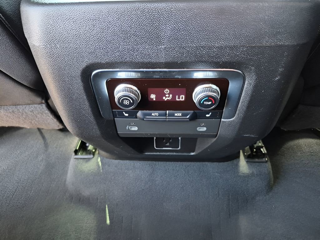 Used 2023 GMC Yukon XL AT4 w/ AT4 Premium Package image 22