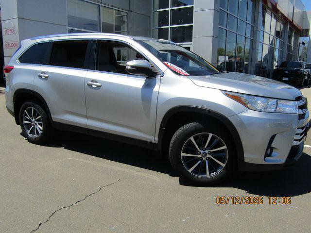 Certified 2019 Toyota Highlander XLE w/ Carpet Mat Package (TMS)