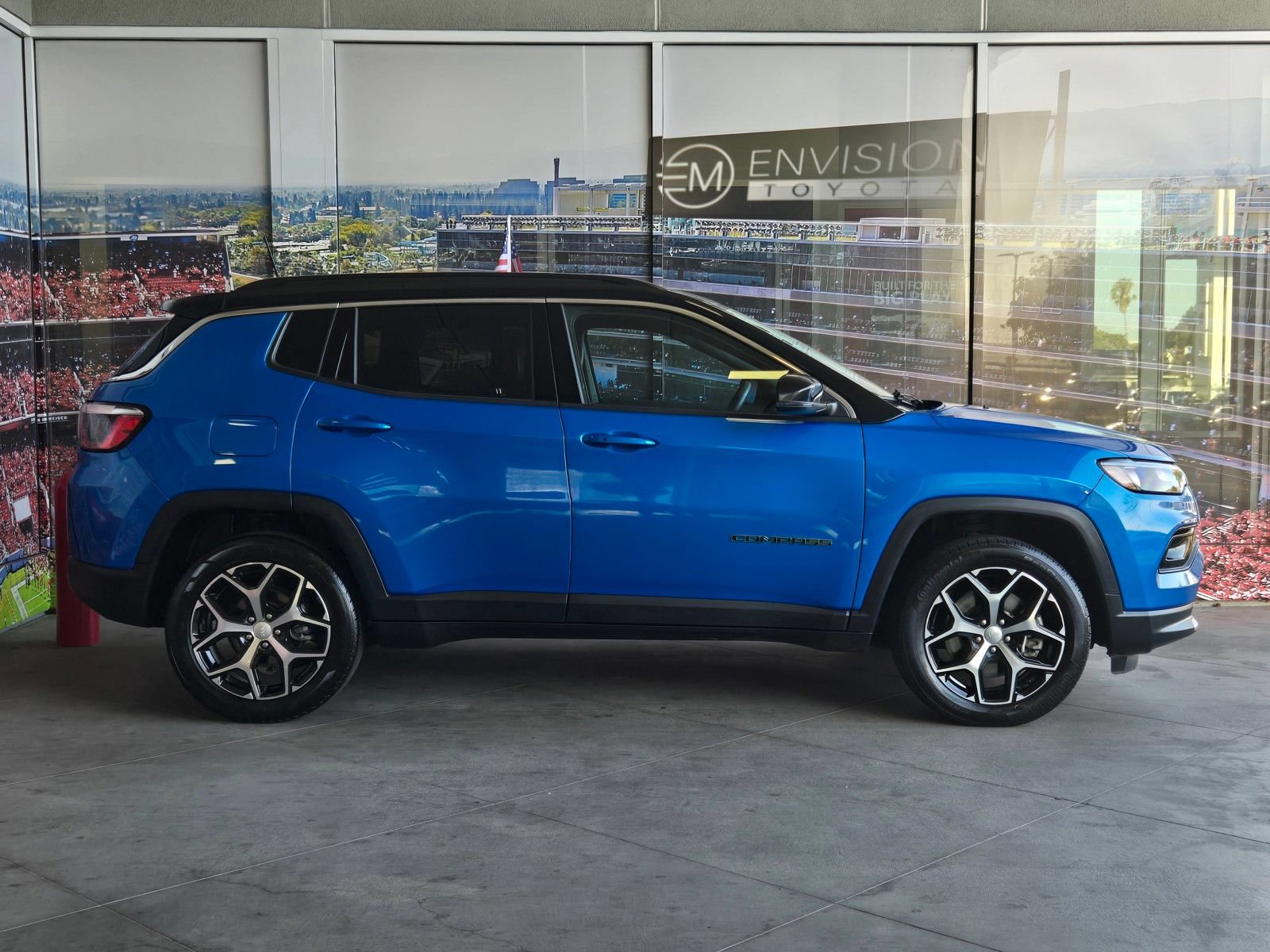 Used 2024 Jeep Compass Limited AWD/4WD image 4