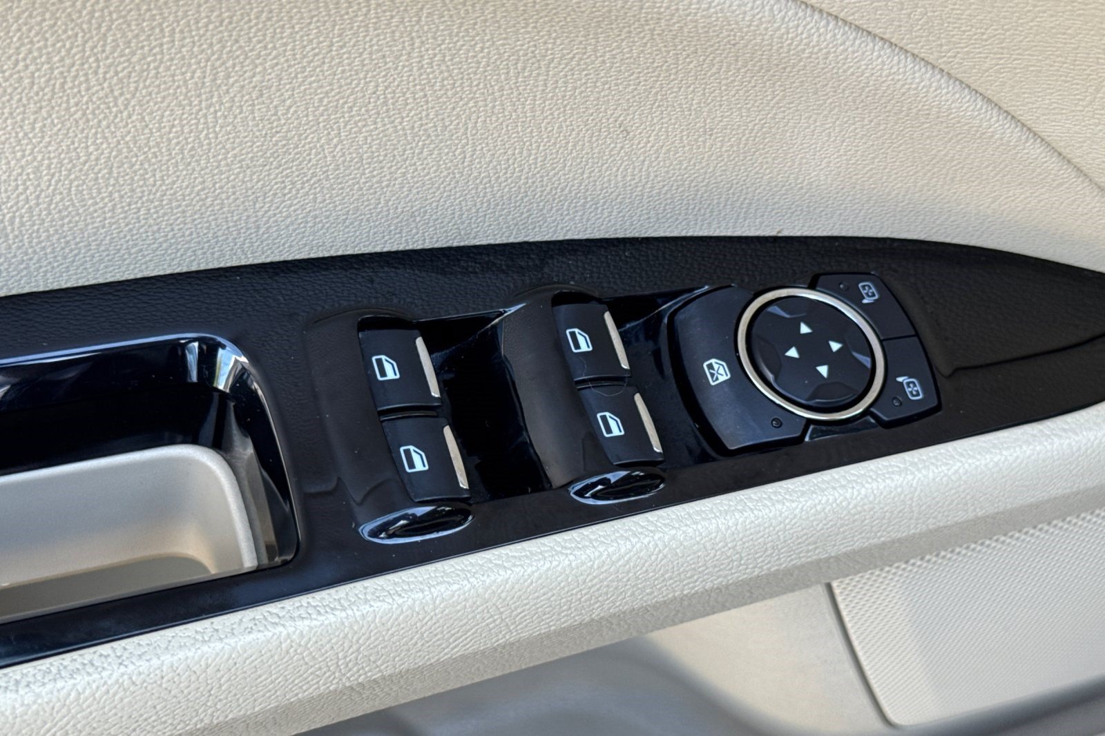 Used 2013 Ford Fusion SE FWD image 13