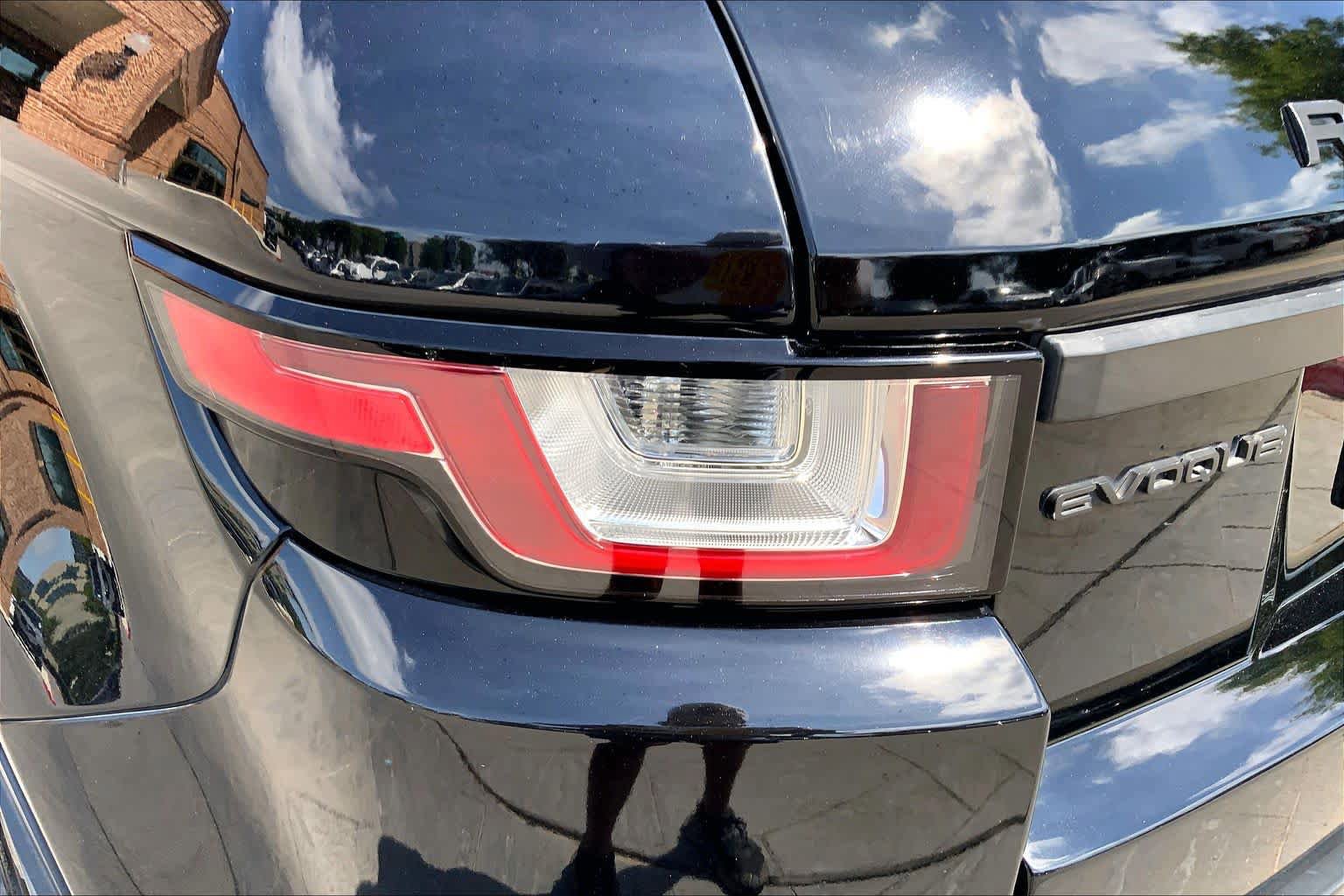 Used 2018 Land Rover Range Rover Evoque SE AWD/4WD image 28