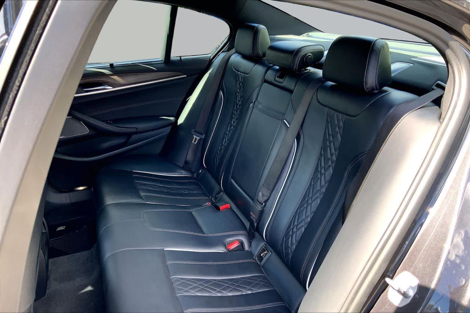 Used 2021 BMW M550i xDrive w/ Executive Package AWD/4WD image 21