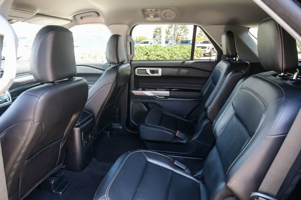 Used 2023 Ford Explorer XLT w/ Equipment Group 202A RWD image 18