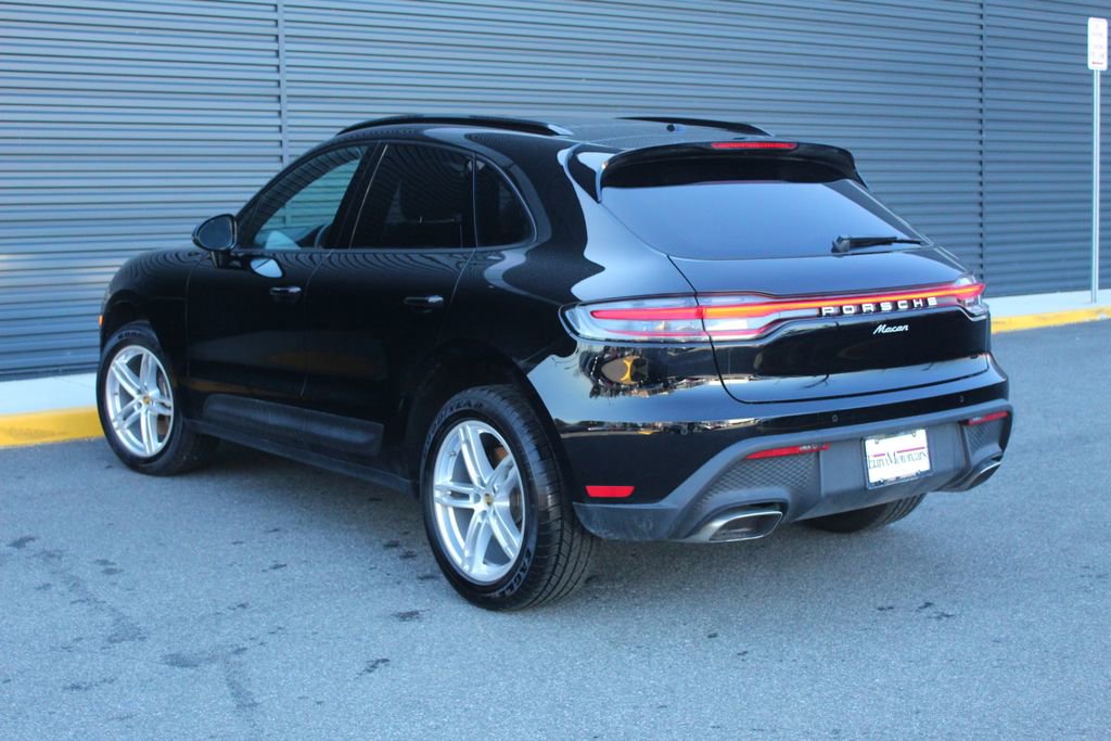 Certified 2025 Porsche Macan image 3