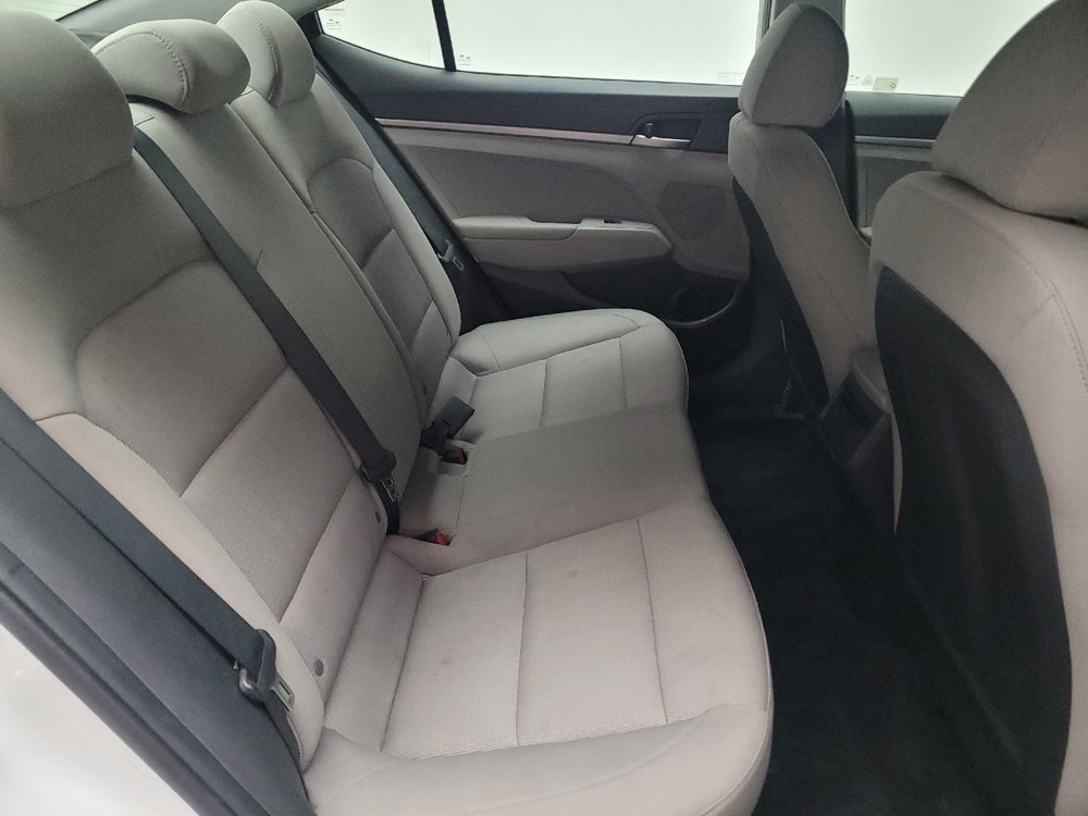 Used 2017 Hyundai Elantra SE image 19
