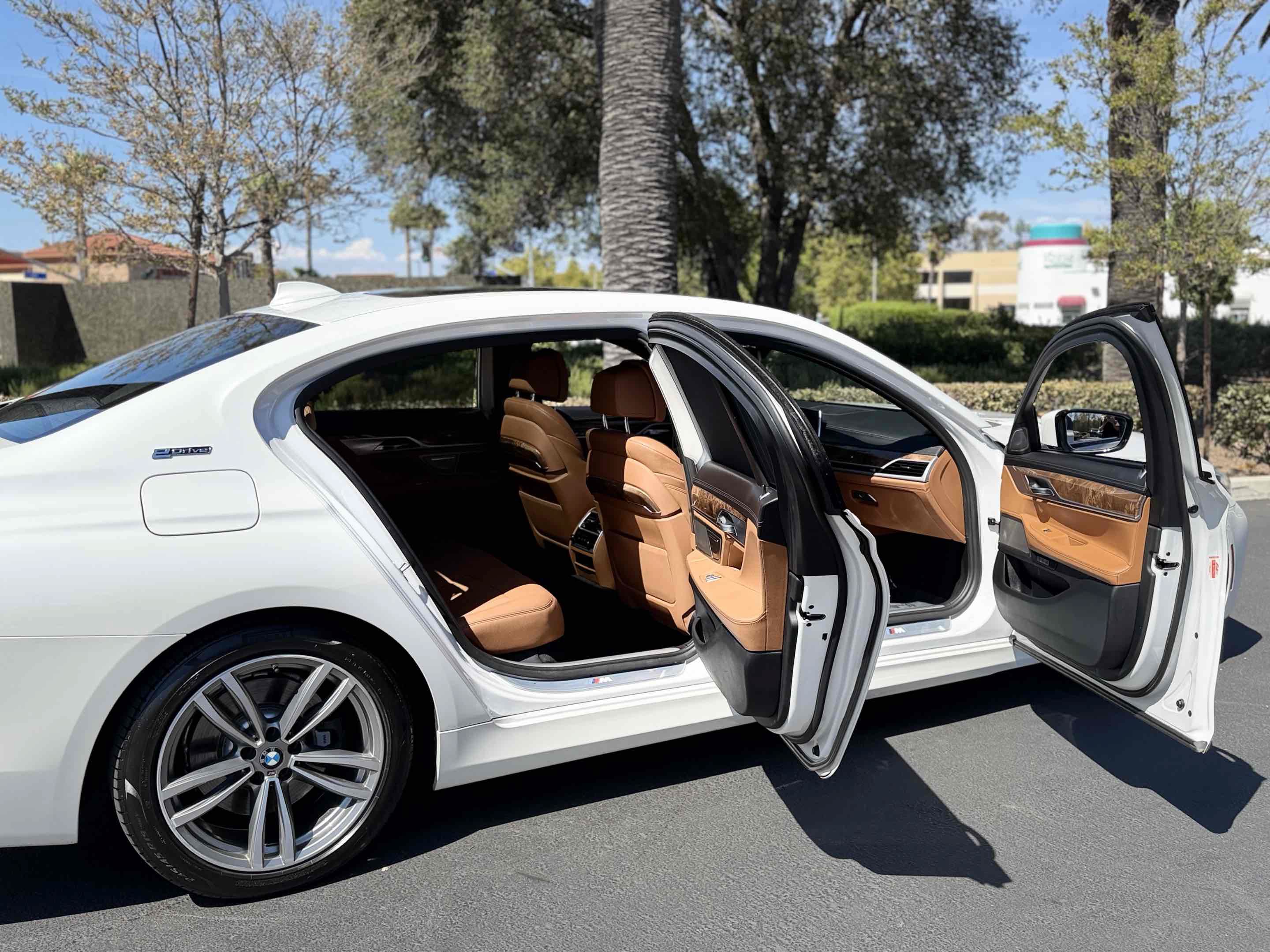 Used 2018 BMW 740e xDrive AWD/4WD image 16