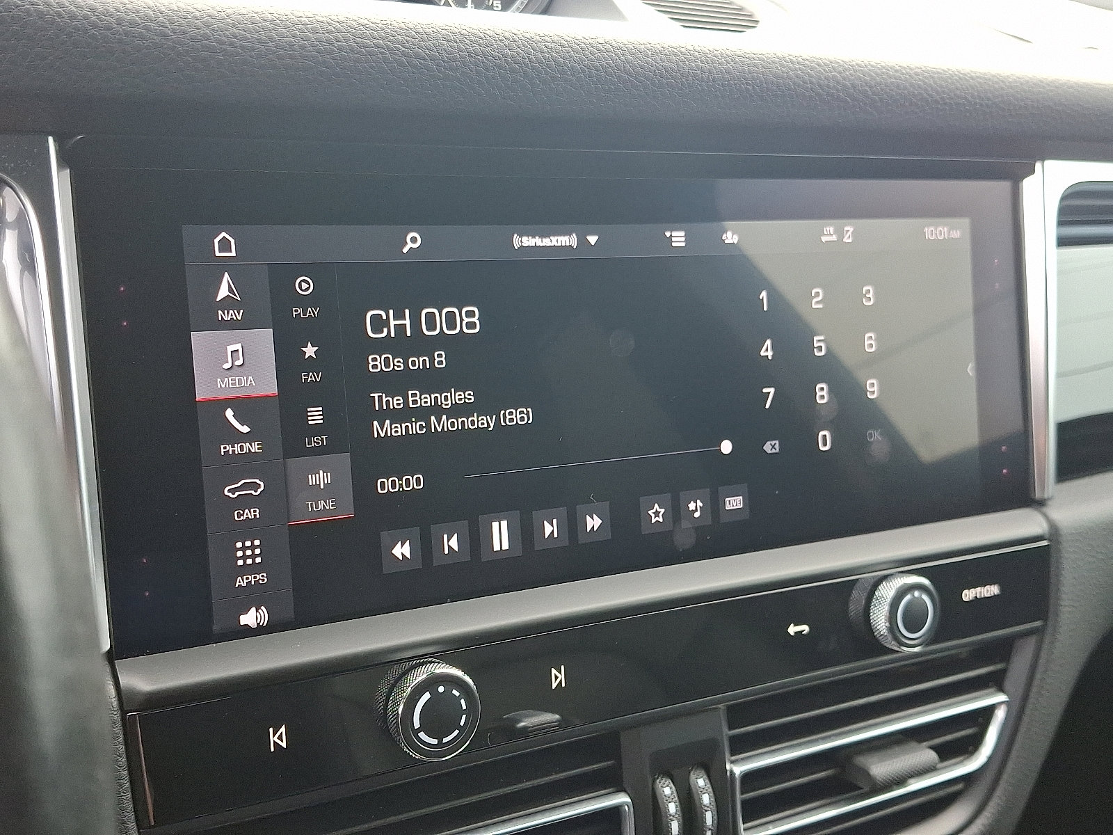 Used 2023 Porsche Macan image 18