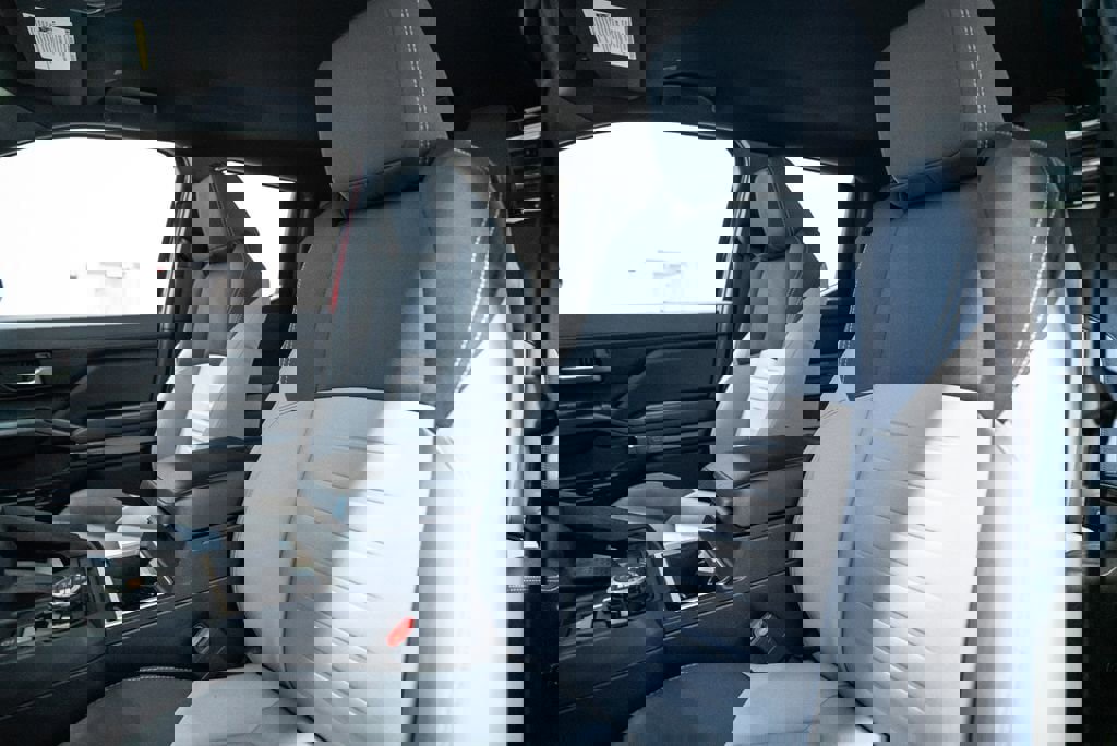 Certified 2025 Toyota Tacoma TRD Off-Road image 6