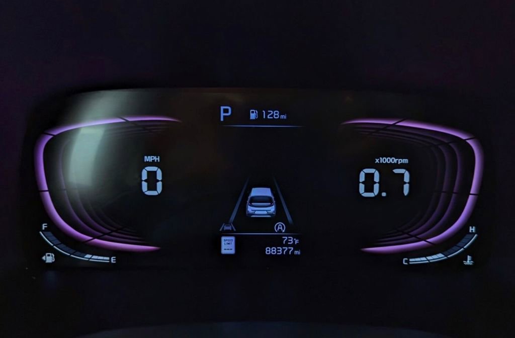 Used 2025 Kia Soul LX w/ LX Technology Package FWD image 12