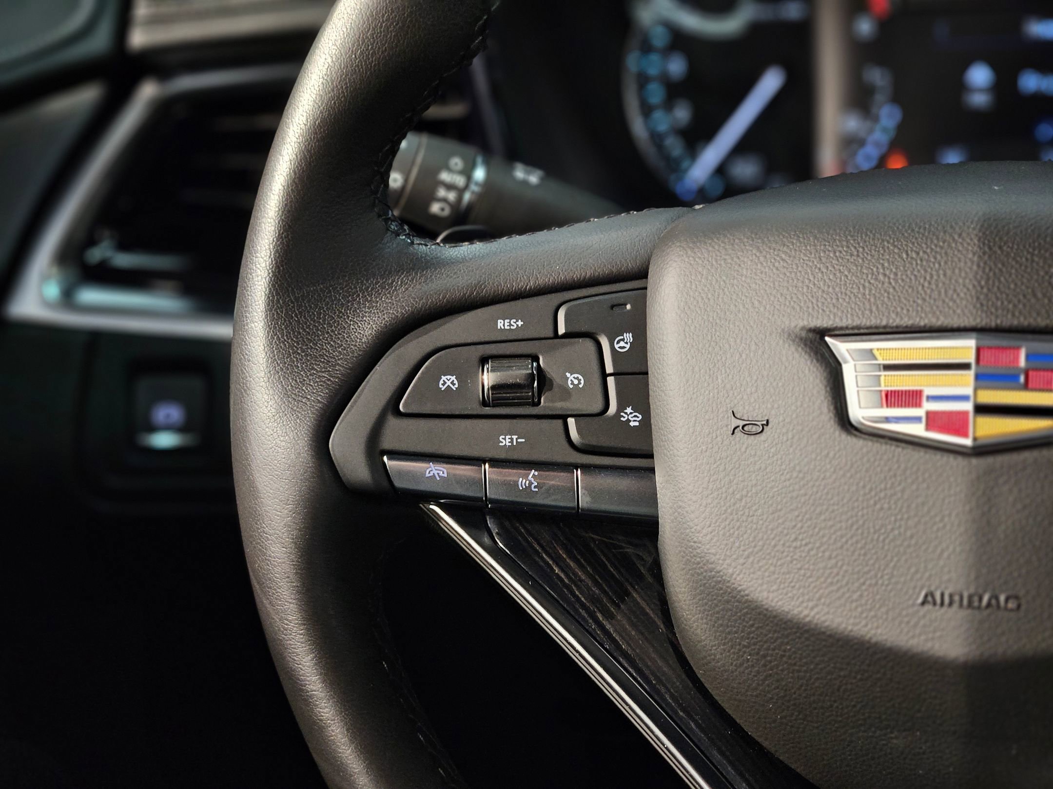 Used 2025 Cadillac XT6 Premium Luxury image 28