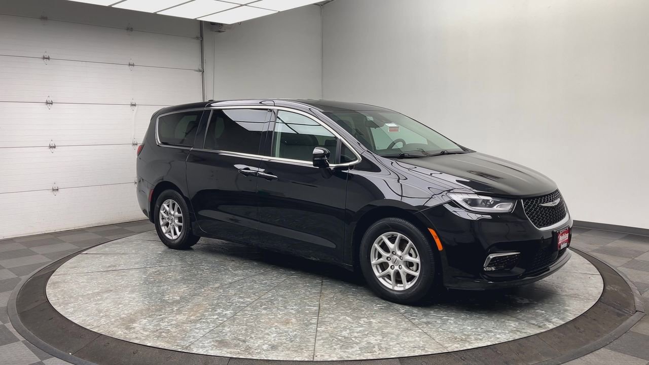 Used 2024 Chrysler Pacifica Touring-L FWD image 33