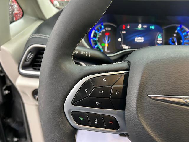 Certified 2022 Chrysler Pacifica Touring-L image 16