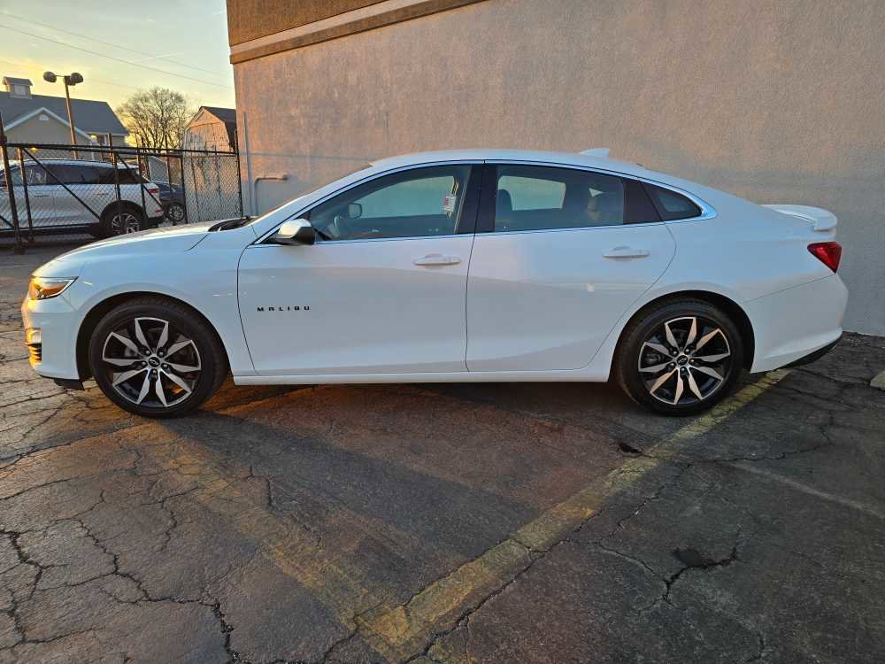 Used 2022 Chevrolet Malibu RS image 3