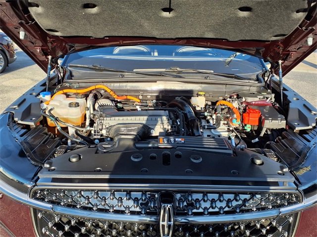 Certified 2025 Lincoln Nautilus Premier w/ Jet Appearance Package image 3