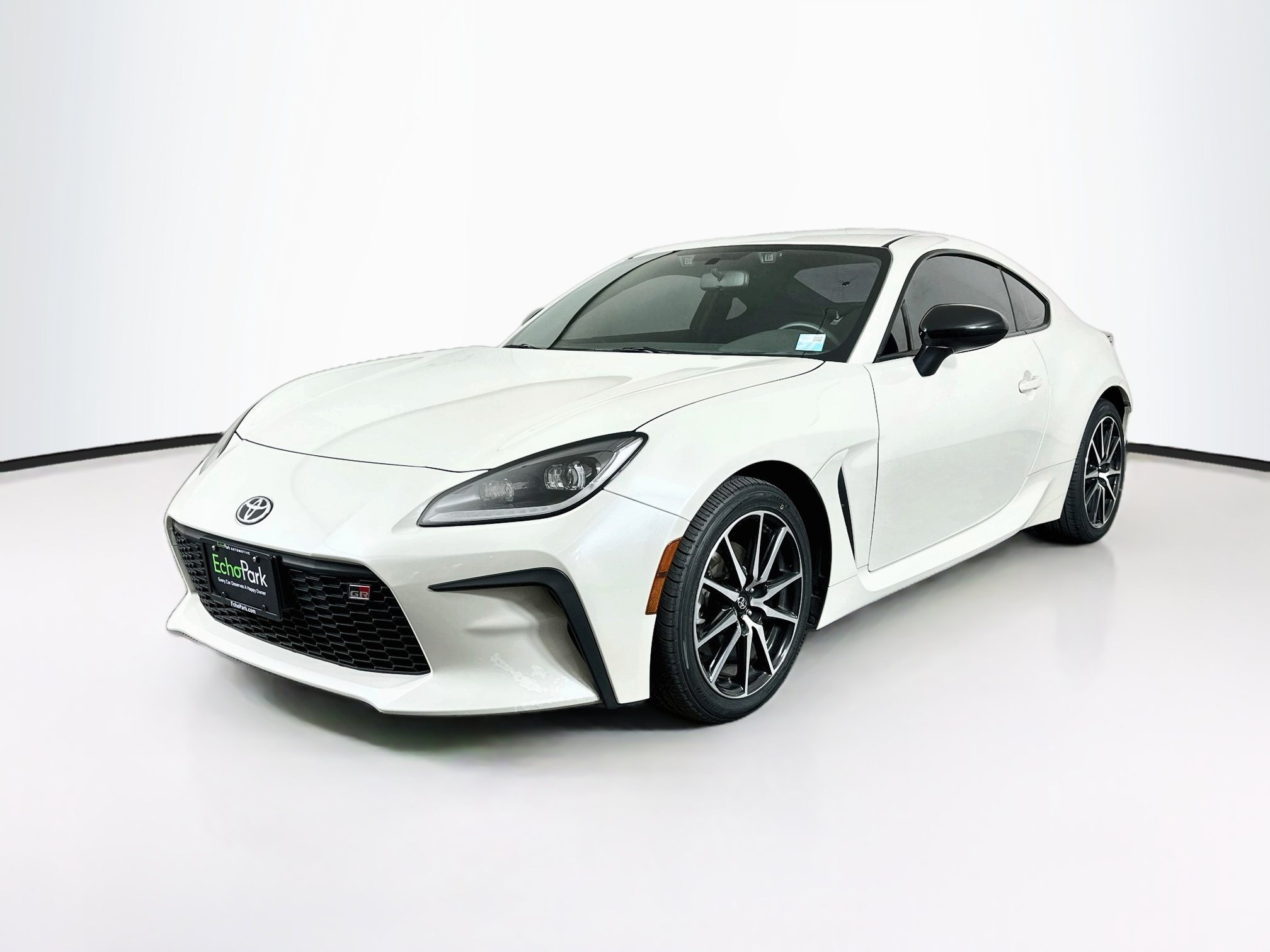 Used 2024 Toyota GR86 RWD image 3