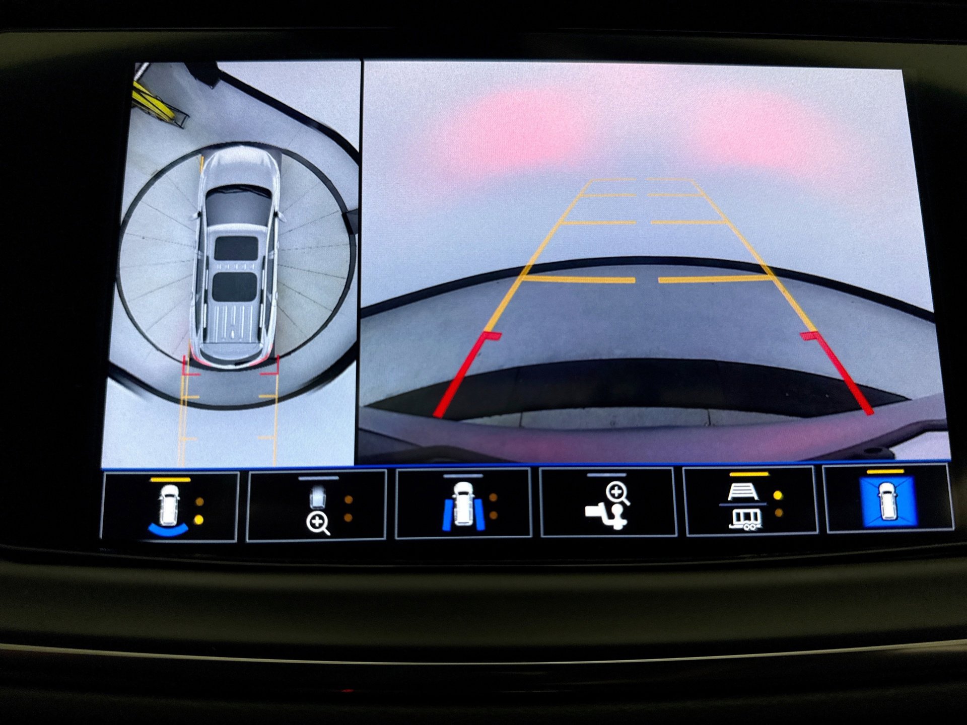 Used 2023 Buick Enclave Avenir w/ Avenir Technology Package AWD/4WD image 16