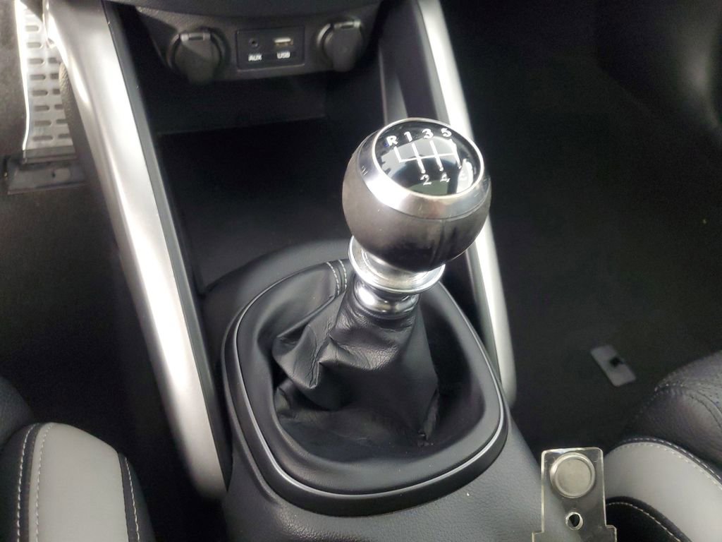 Used 2016 Hyundai Veloster Turbo w/ Option Group 04 image 16