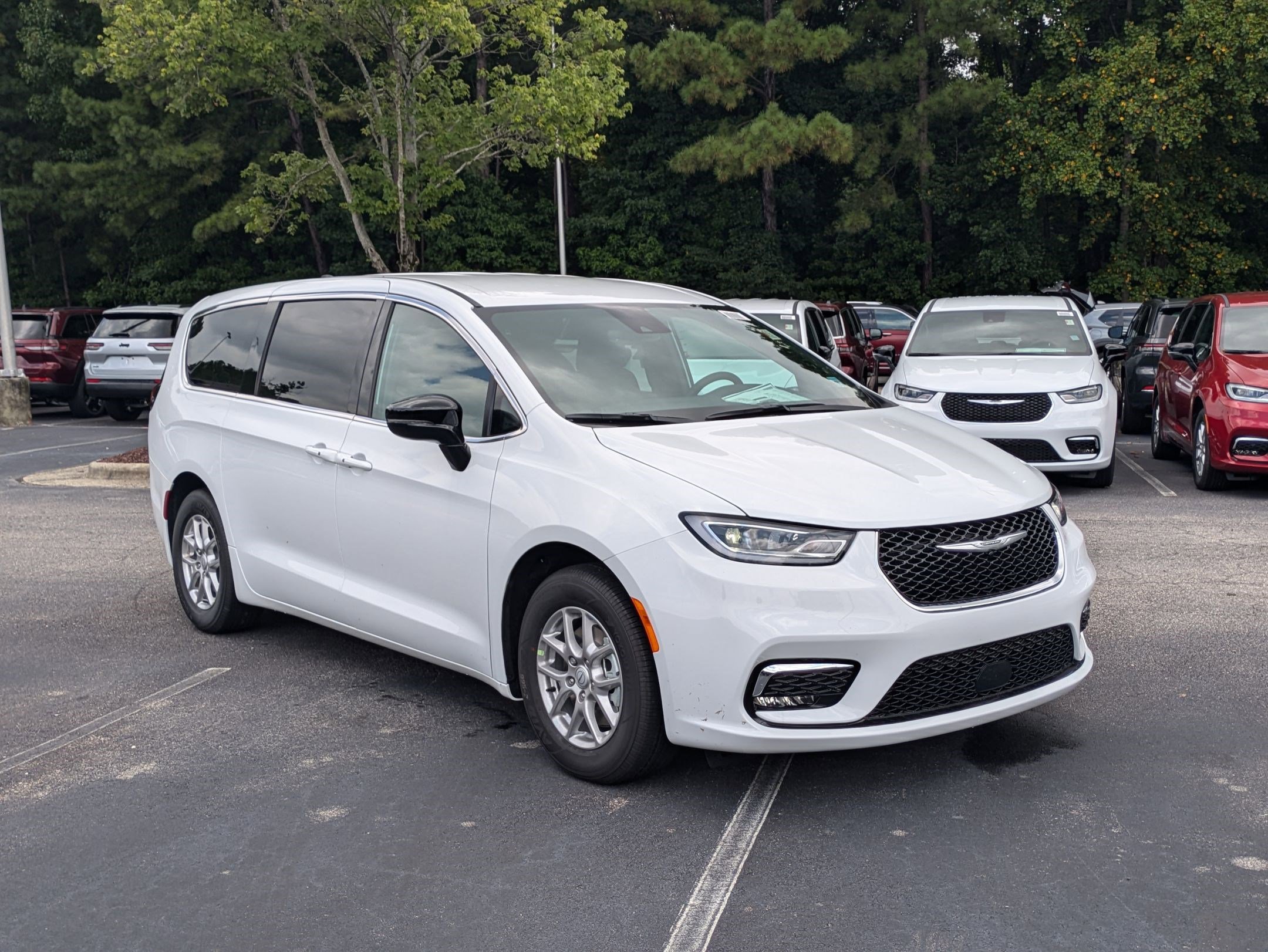 New 2026 Chrysler Pacifica Select image 3