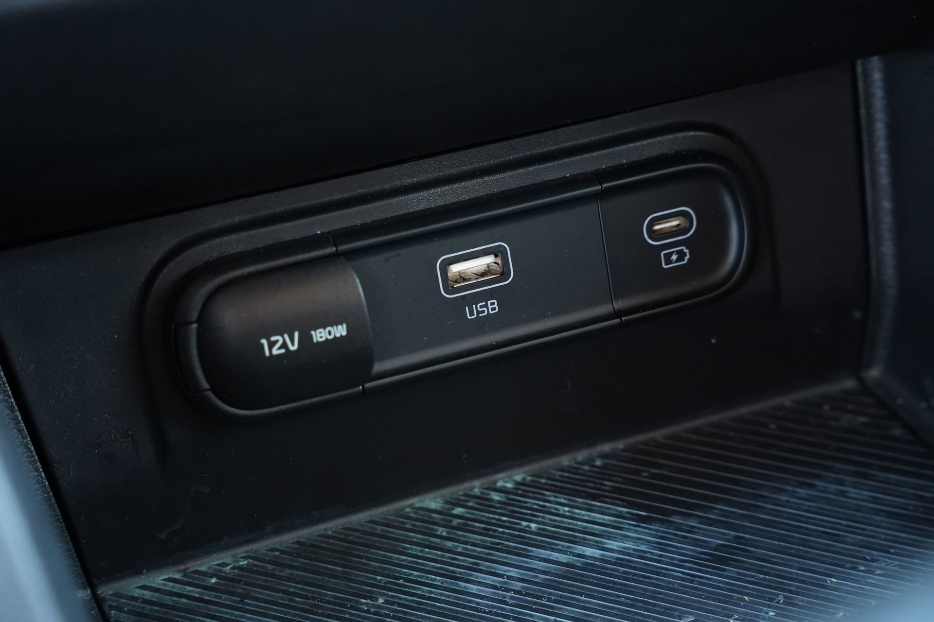 Used 2025 Kia Sportage LX image 15