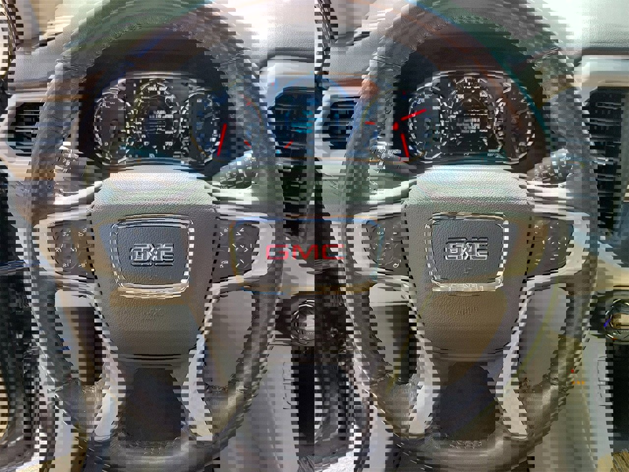 Used 2019 GMC Acadia Denali image 18