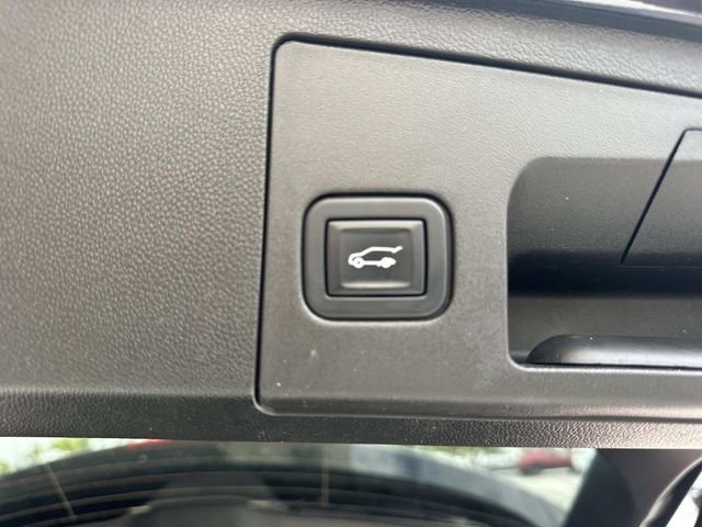 Certified 2022 Cadillac XT4 Luxury w/ Driver Awareness Package FWD image 11