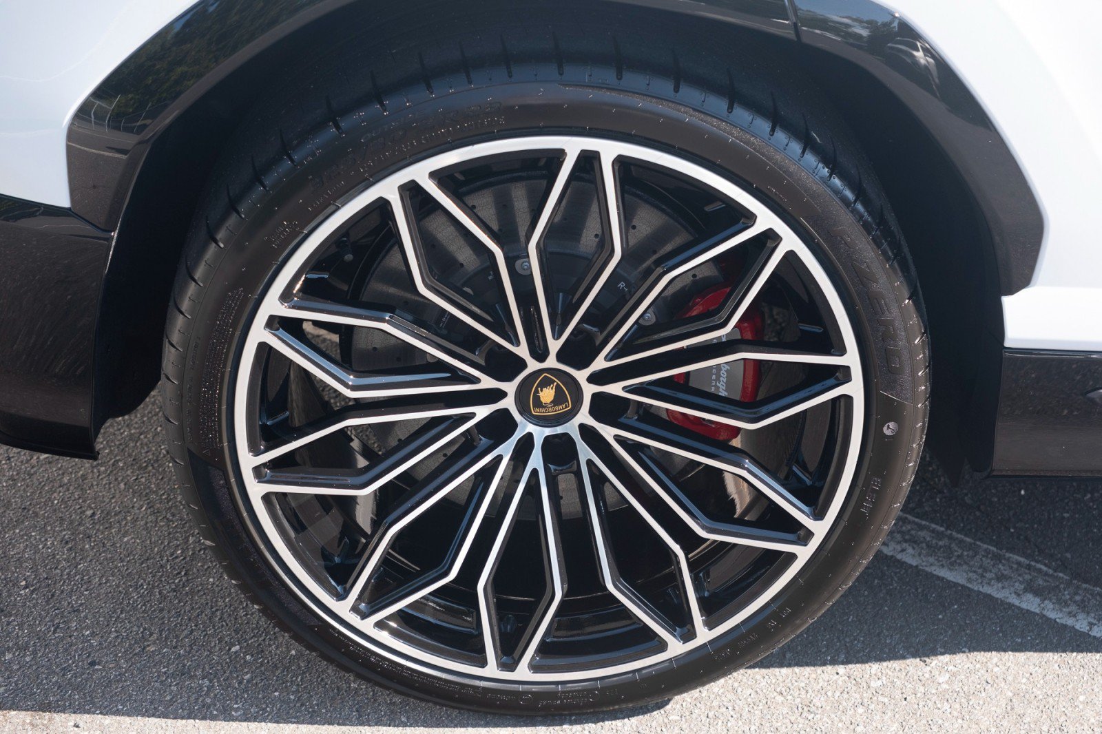Used 2025 Lamborghini Urus SE AWD/4WD image 28