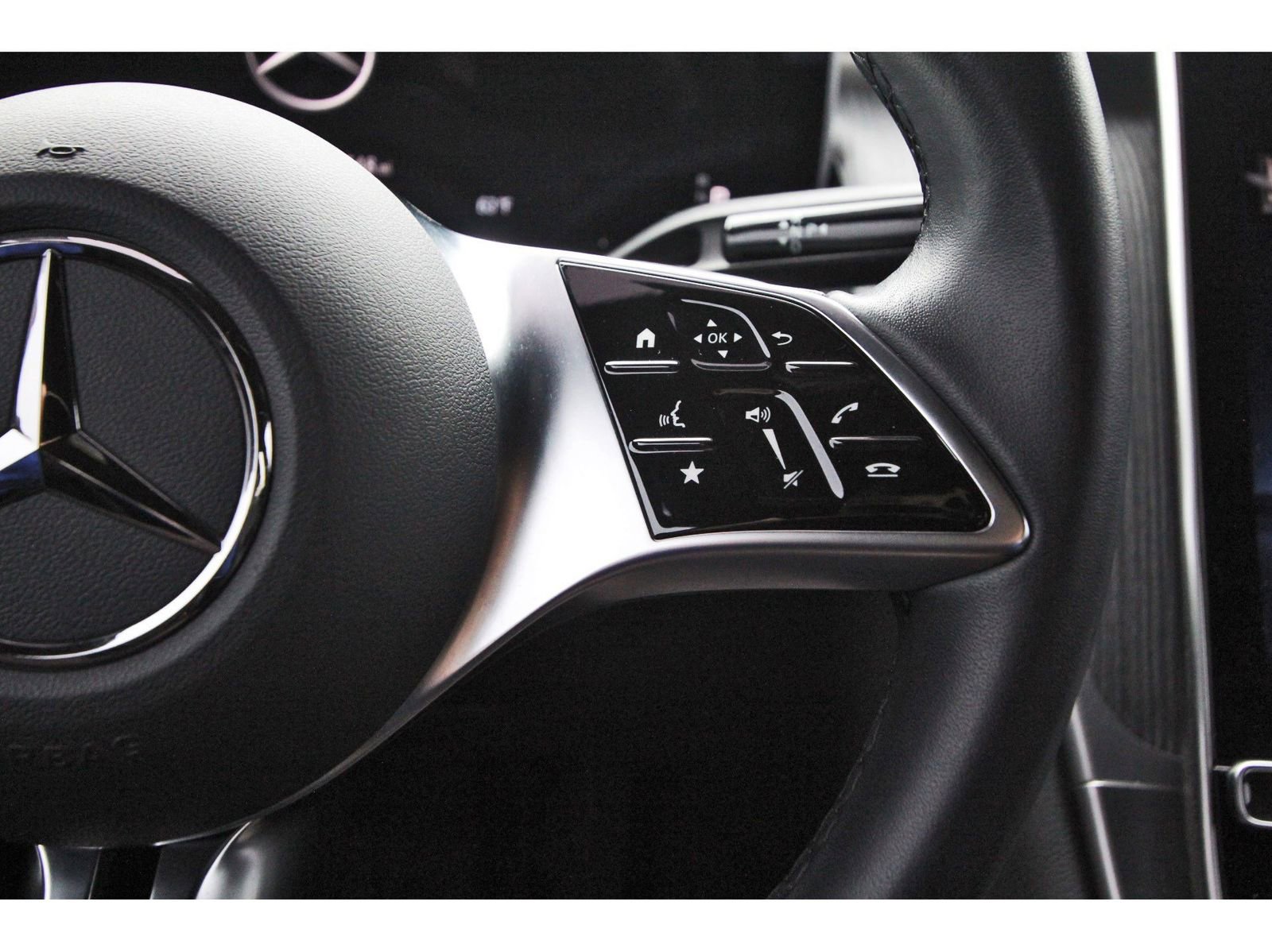 Used 2025 Mercedes-Benz GLC 300 image 19