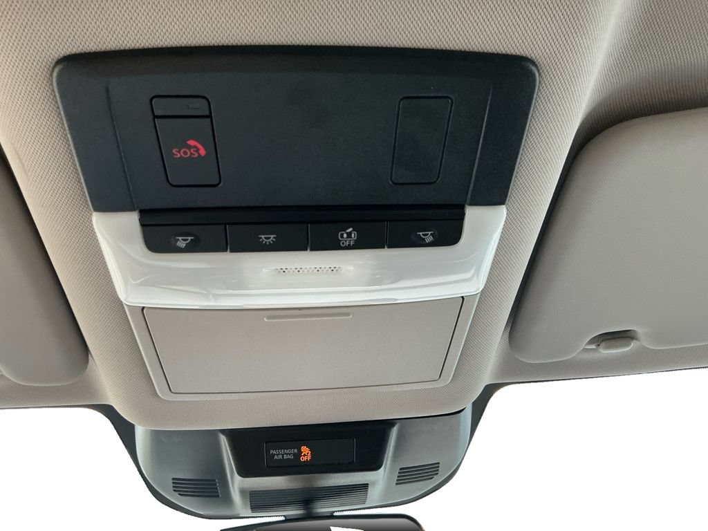 Used 2025 Nissan Rogue SV AWD/4WD image 21