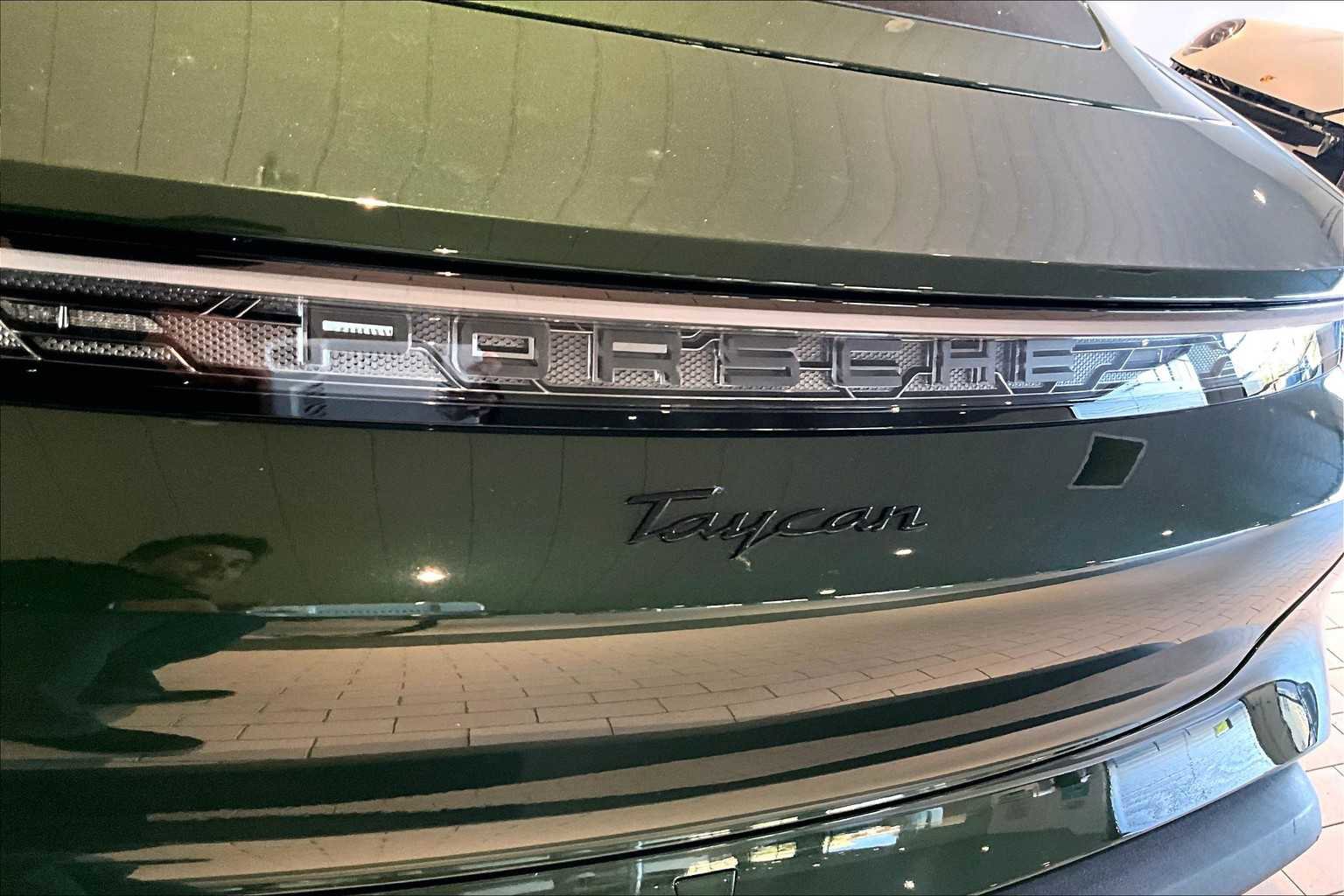 Used 2025 Porsche Taycan image 37