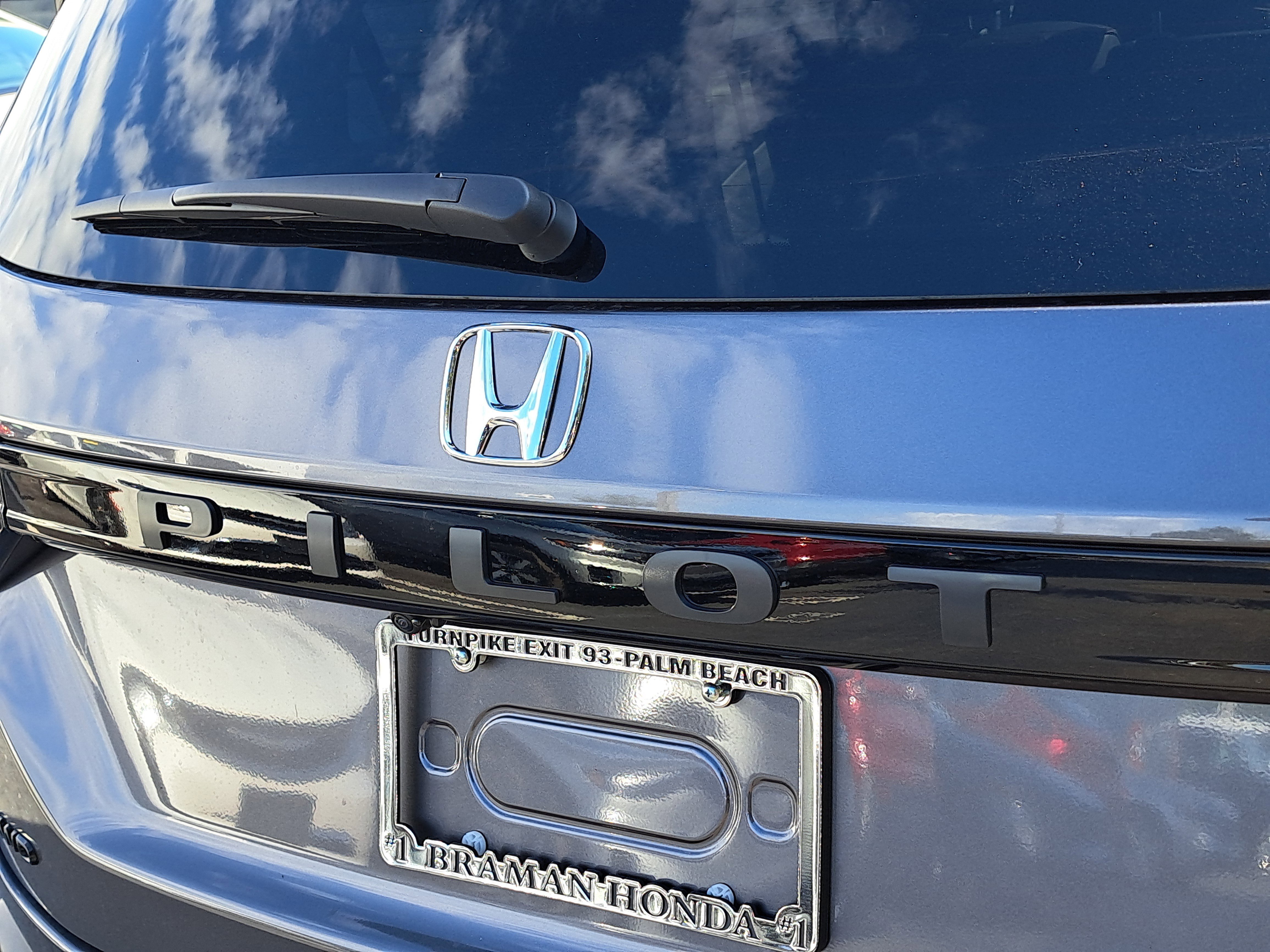 New 2025 Honda Pilot Black Edition image 8