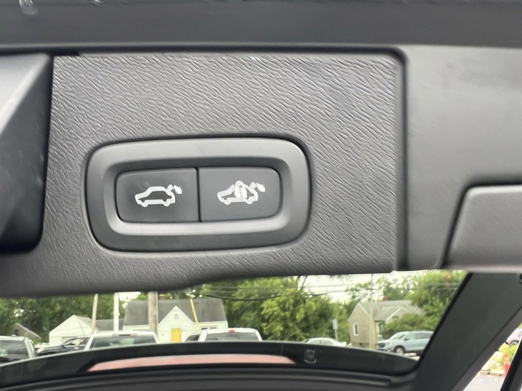 Used 2023 Volvo XC60 B5 Plus image 23