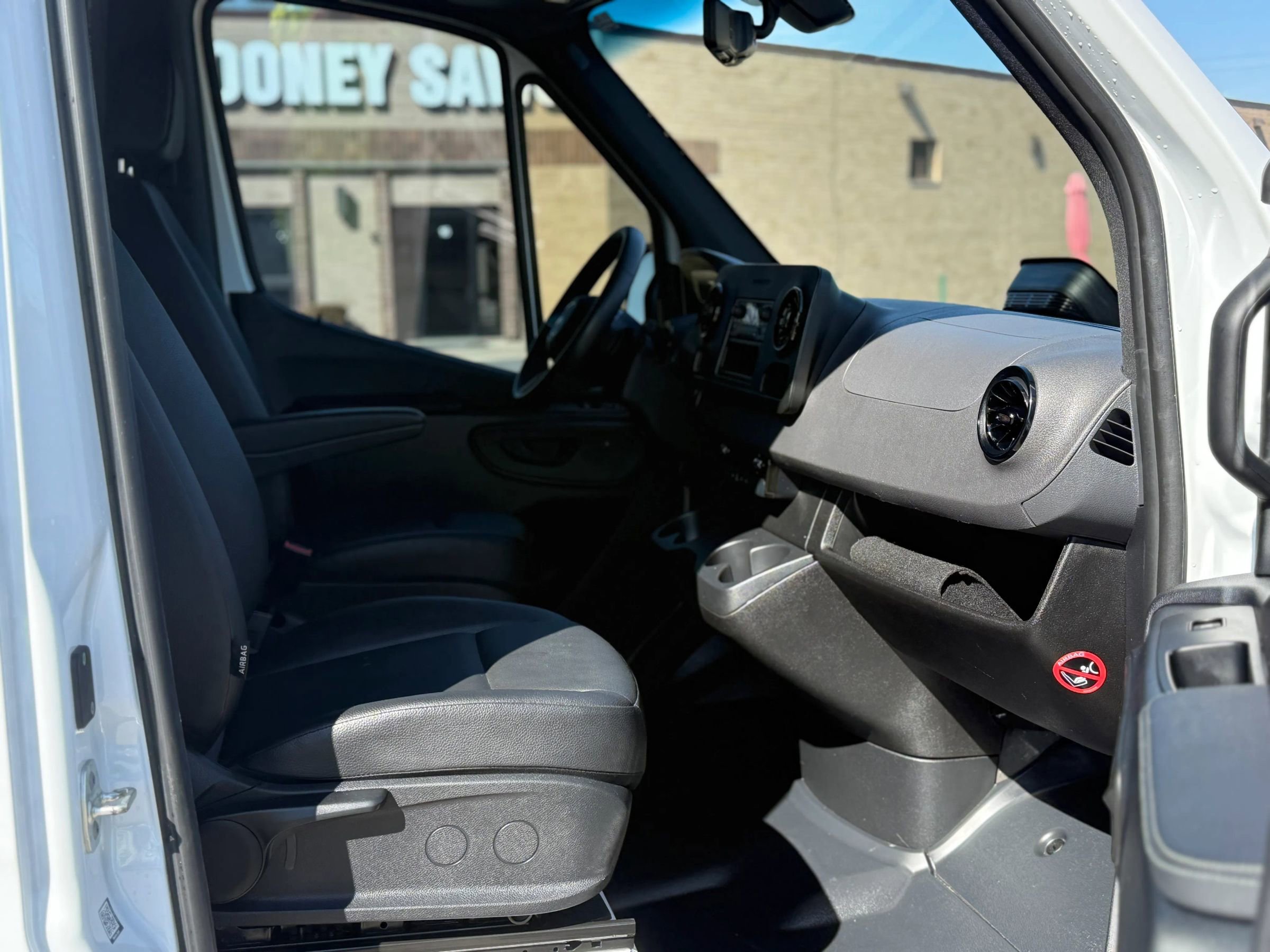 Used 2025 Mercedes-Benz Sprinter 2500 image 14