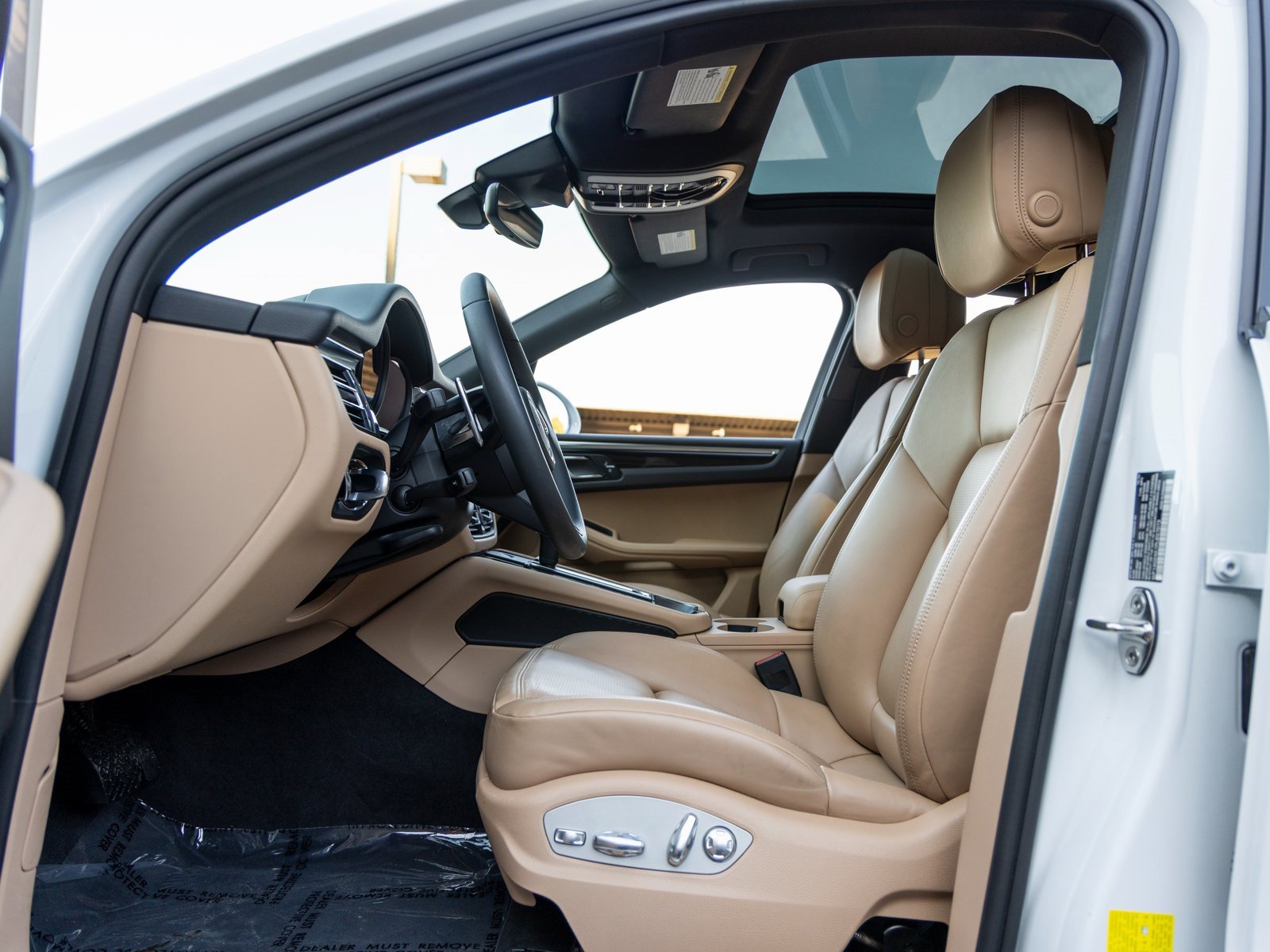 Certified 2023 Porsche Macan S image 25