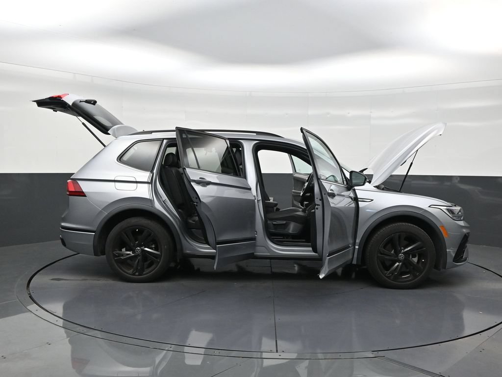 Used 2023 Volkswagen Tiguan SE R-Line FWD image 29
