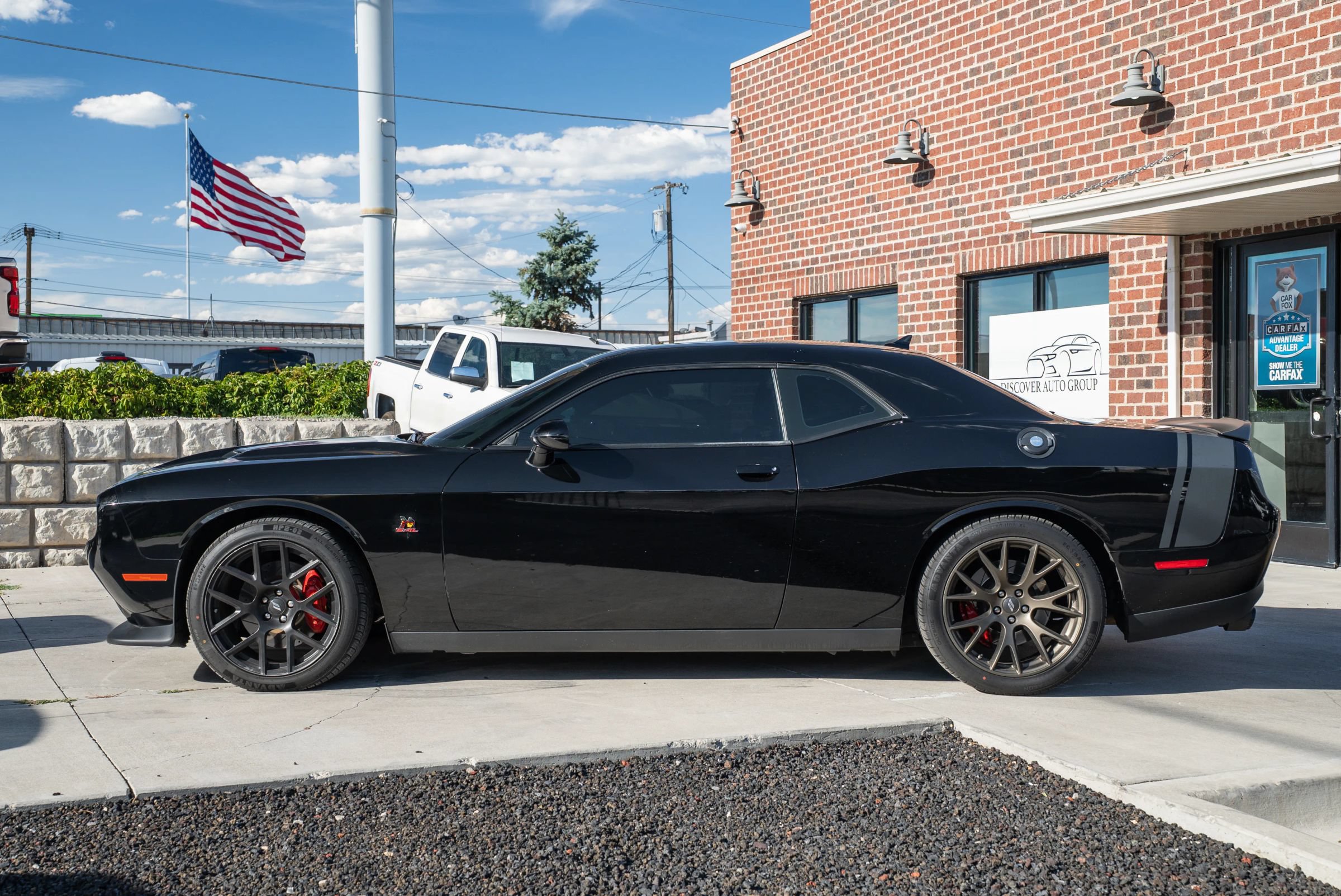 Used 2017 Dodge Challenger R/T Scat Pack w/ Leather Interior Group RWD image 3