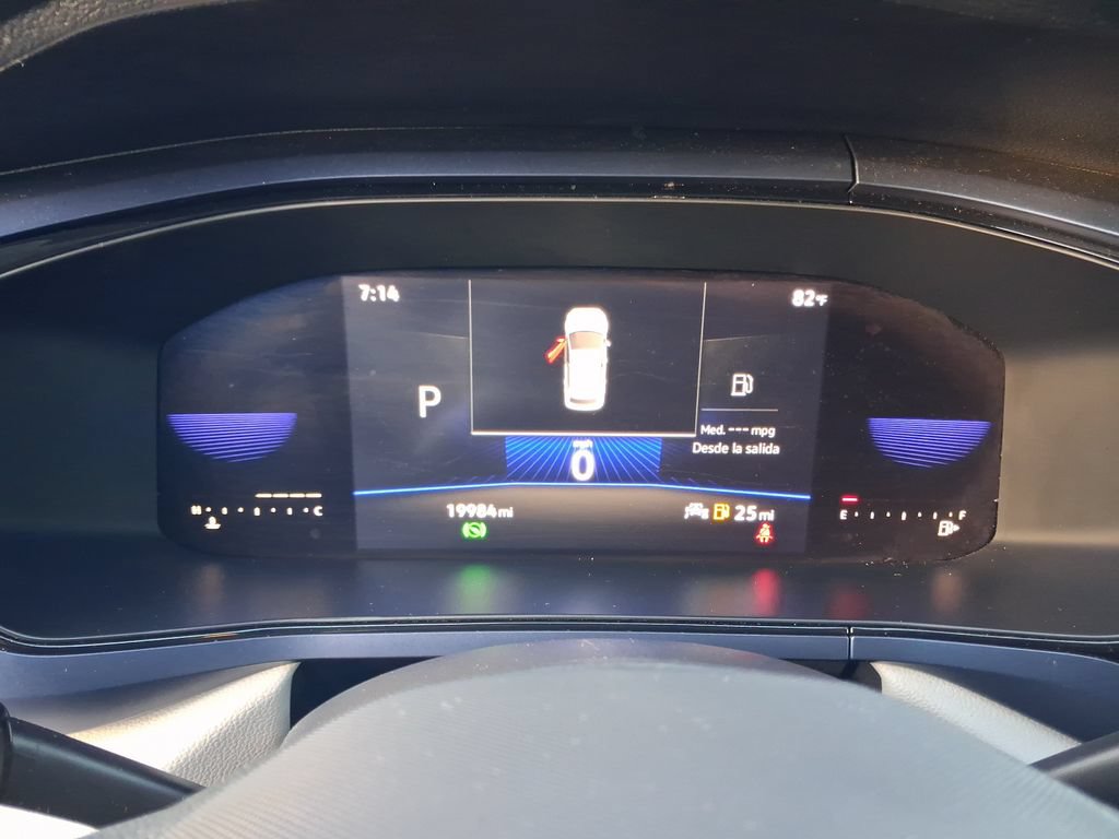 Certified 2022 Volkswagen Taos SE FWD image 18