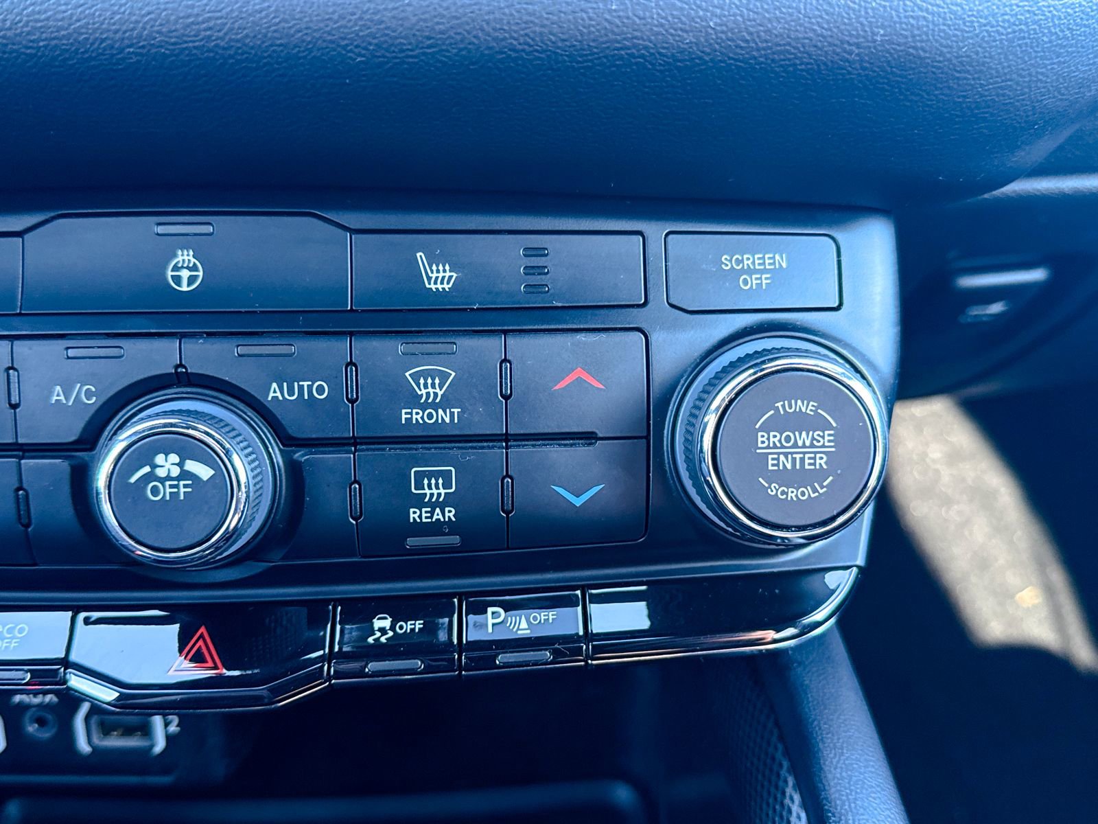 Used 2023 Dodge Durango GT image 33