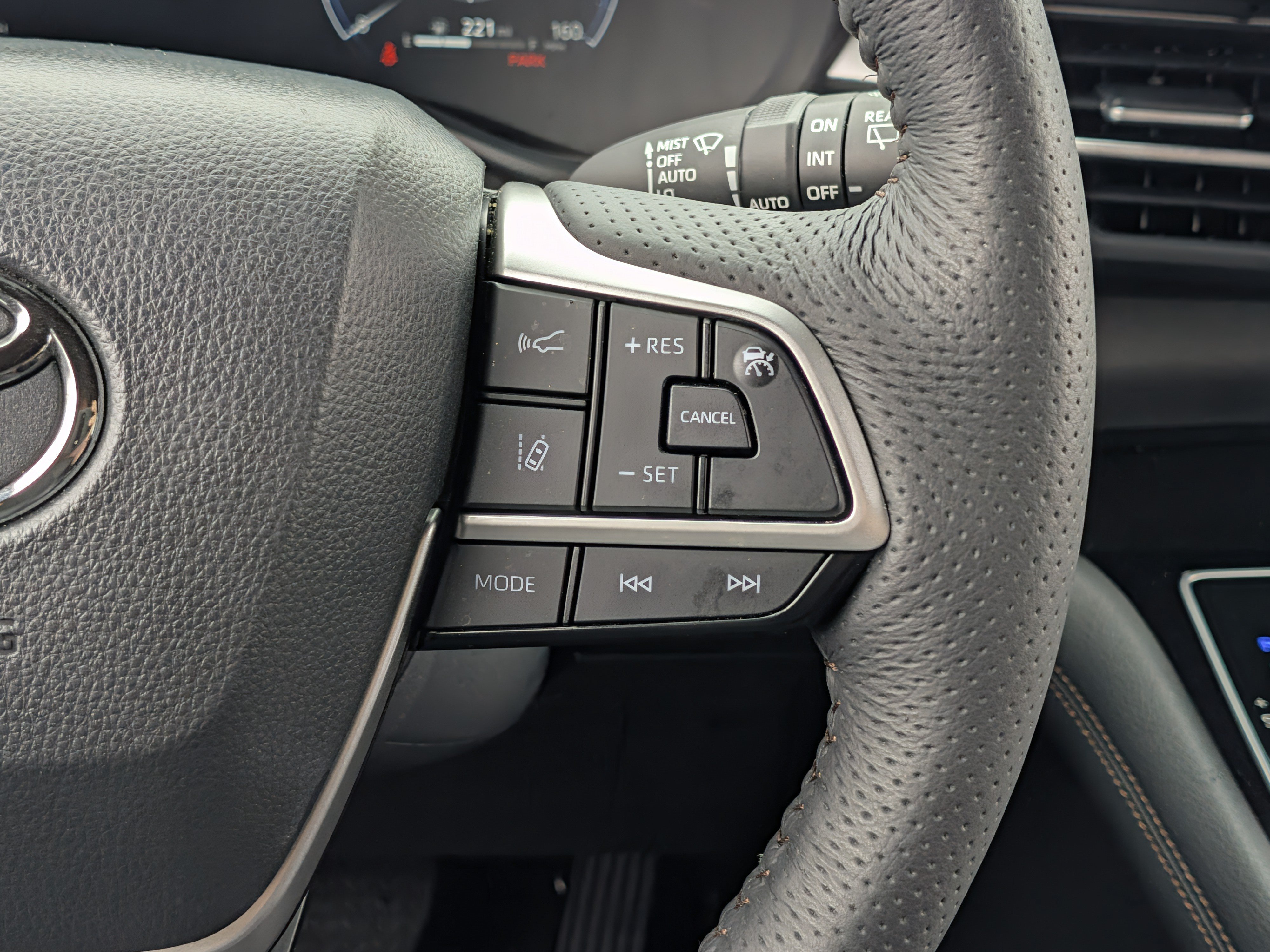 Used 2025 Toyota Sienna Platinum AWD/4WD image 35
